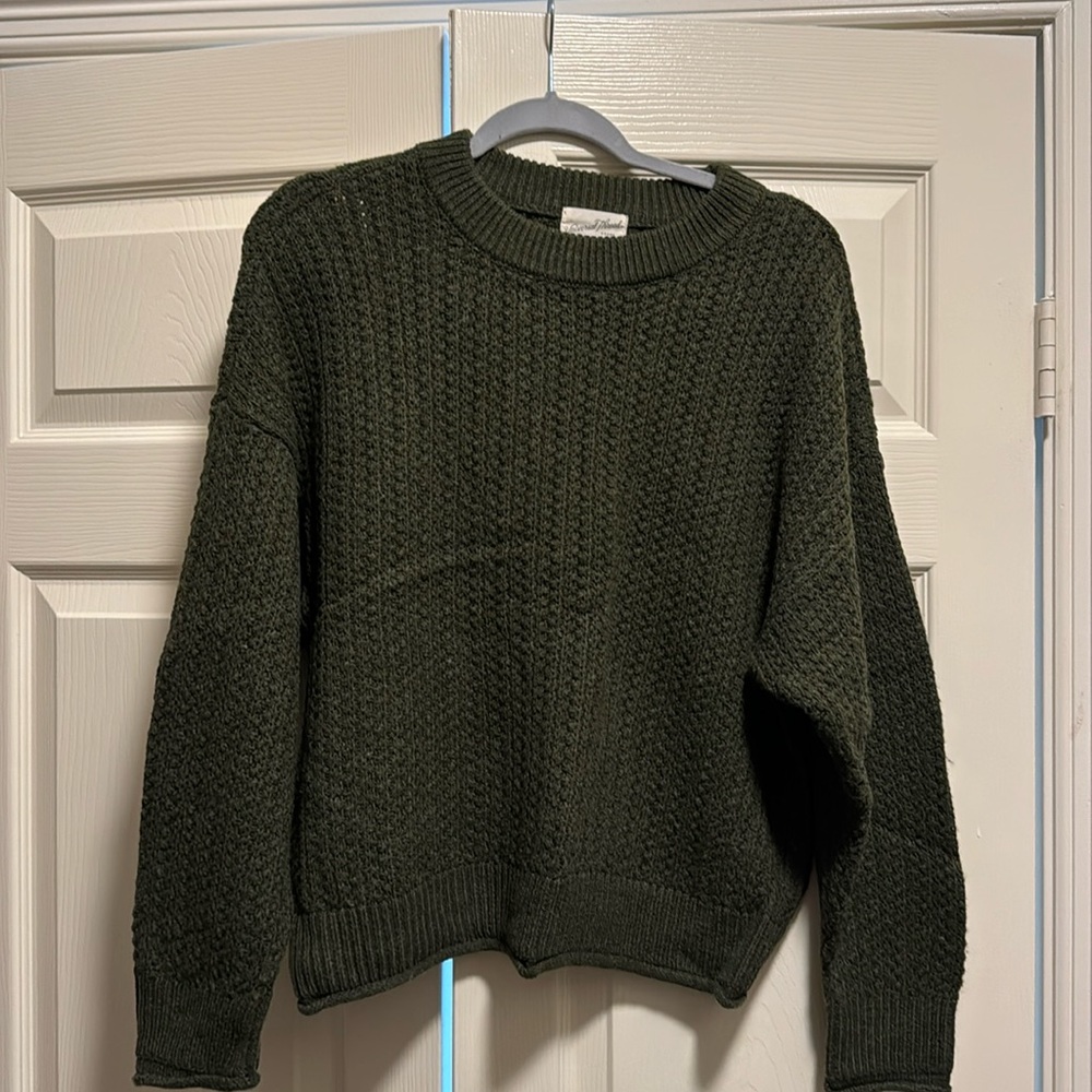 Like New- Universal Thread Army Green Sweater- size L